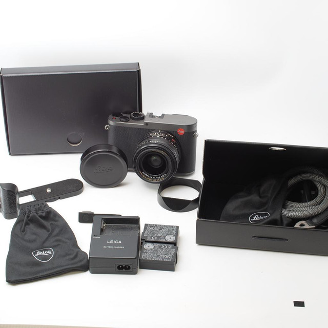Leica Q  Titanium  digital camera *Well Used* ( Typ 116 ) ( ID C - 812 ) in Cameras & Camcorders - Image 2