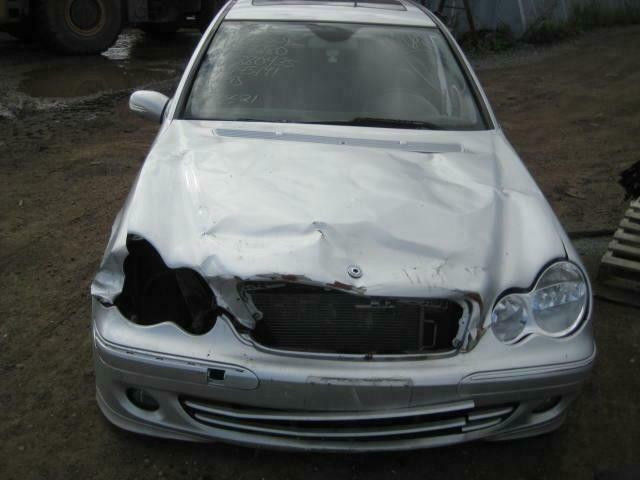 2006 2007 Mercedes Benz C280Automatic 4Matic  pour piece#for parts#parting out in Auto Body Parts in Québec - Image 2
