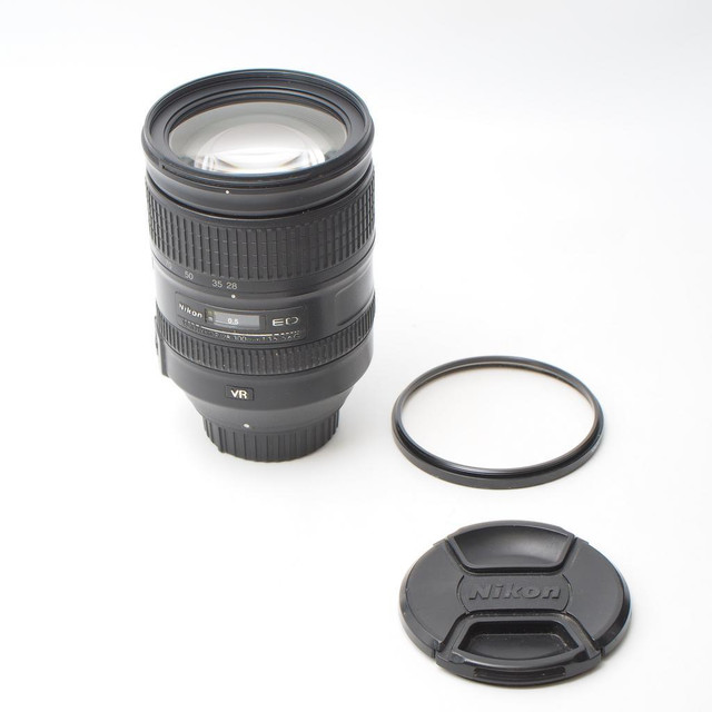 Nikon 28-300mm f3.5-5.6 VR (ID - 2031) in Cameras & Camcorders