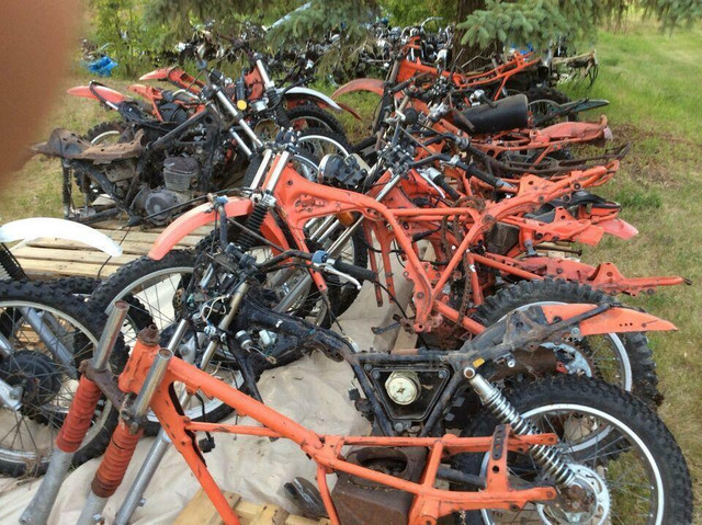 Parting Out 1970s 1980s Honda Suzuki Enduro Dirt Bikes in Motorcycle Parts & Accessories in Québec City - Image 3