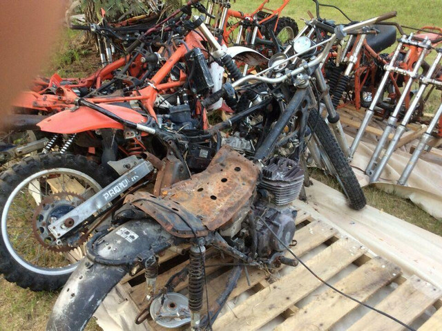 Parting Out 1970s 1980s Honda Suzuki Enduro Dirt Bikes in Motorcycle Parts & Accessories in Québec City - Image 4