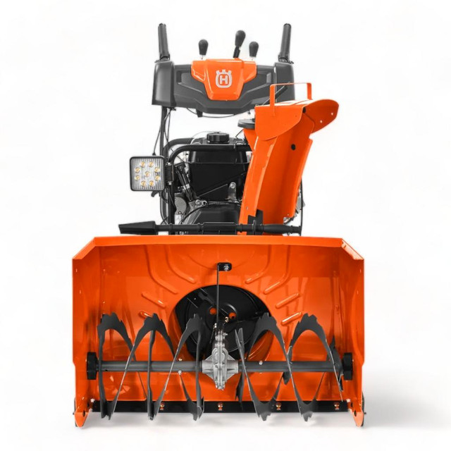 HOC HUSQVARNA ST230 30 INCH RESIDENTIAL SNOW BLOWER + SUBSIDIZED SHIPPING in Power Tools - Image 3