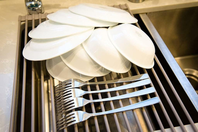 NEW OVER SINK MULTIPURPOSE ROLL UP DISH DRYING RACK 7820DDR in Kitchen & Dining Wares in Alberta - Image 3