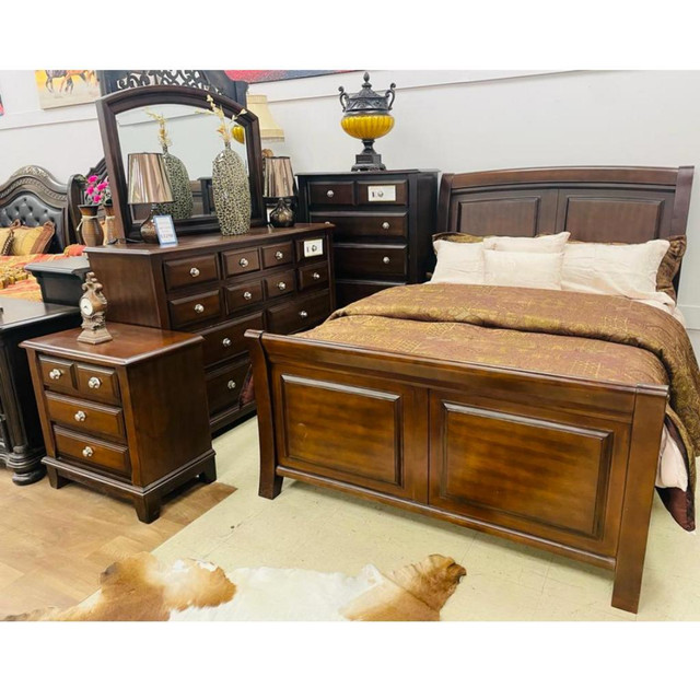 Wooden Bedroom Set in Queen Size in Beds & Mattresses in Oakville / Halton Region - Image 3