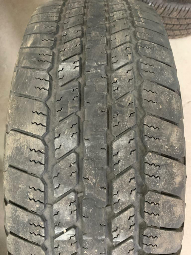 4 pneus d'été P265/65R18 112T Goodyear Wrangler SR-A 40.0% d'usure, mesure 7-7-6-6/32 in Tires & Rims in Québec City - Image 3