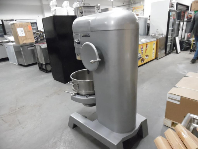 Hobart 60 Quart Dough mixer with 3 Attachments and Bowl  240V Phase 3 in Other Business & Industrial in Toronto (GTA) - Image 2