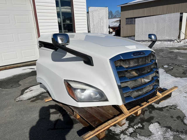 2019 - Freightliner New Cascadia - Hood in Heavy Equipment Parts & Accessories - Image 3