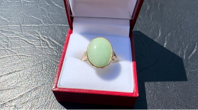#322 - 14kt Yellow Gold, 6.34ct Cabochon Jadeite Ring, Size 9 in Jewellery & Watches - Image 2