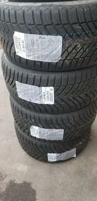 BRAND NEW WITH LABELS  HIGH PERFORMANCE    DURATUN  MOZZO    WINTER  TIRE  235 /  35  /  19    SET OF    FOUR.