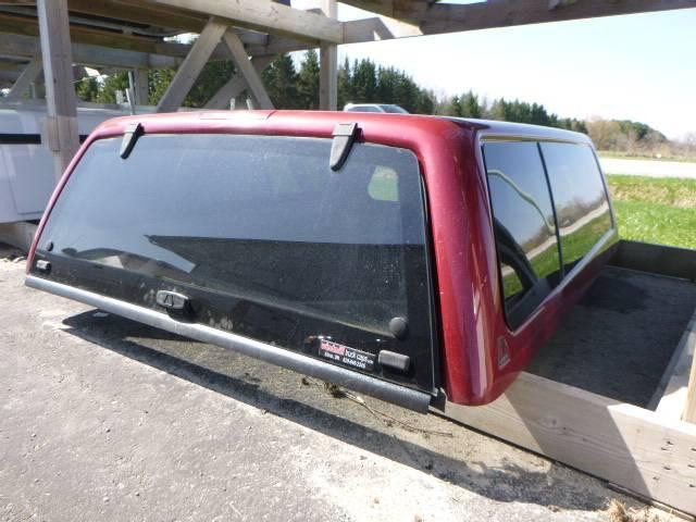 2004 - 2012 Chevrolet Colorado or GMC Canyon 6ft2 Cherry Red Leer 100XL Truck Cap in Other Parts & Accessories in Kitchener / Waterloo