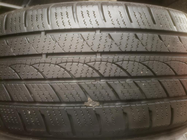 (TH57) 2 Pneus Hiver - 2 Winter Tires 225-65-17 Tracmax 6-7/32 in Tires & Rims in Greater Montréal - Image 2