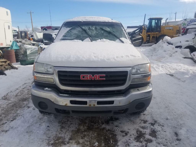 2006 Gmc Sierra 2500HD 6.0L 4x4 For Parting Out in Auto Body Parts in Manitoba - Image 2