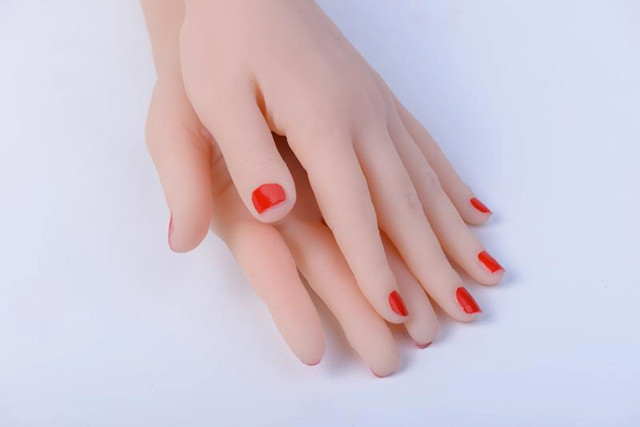 Lifelike Female Hands Model Womens Realistic Silicone Lifelike Soft Mannequin Hand Model 220602 in Other Business & Industrial in Toronto (GTA)