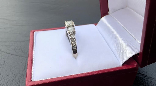#387 - 14k White Gold, .83 Carat Natural Diamond Ring, Size 8 in Jewellery & Watches - Image 2