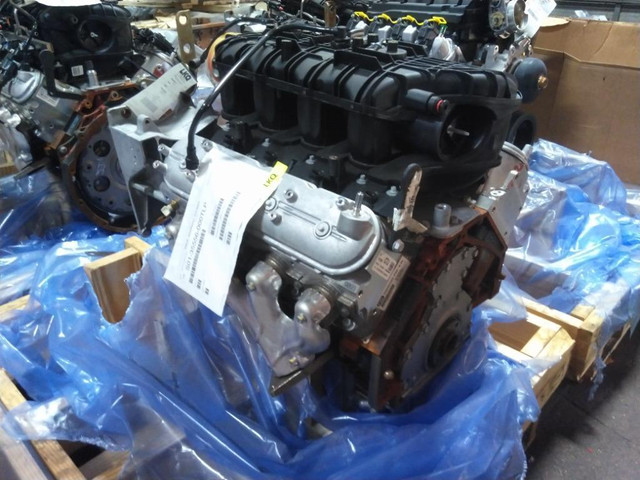 New GMC 6.0 LC8 Engine Assembly Sierra Denali in Engine & Engine Parts - Image 3