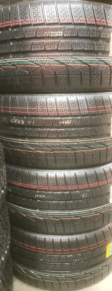 4 Pneus Hiver - 4 Winter Tires 255-35-19 Pirelli ( NEUF - NEW ) in Tires & Rims in Greater Montréal