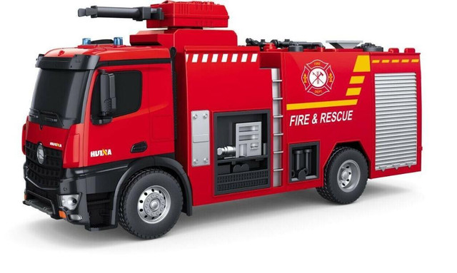 NEW 1;14 RC 22 CH REMOTE CONTROL FIRE WATER TRUCK 201562 in Toys in Winnipeg