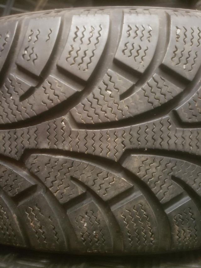(DH194) 1 Pneu Hiver - 1 Winter Tire 215-65-16 Rovelo 8/32 in Tires & Rims in Greater Montréal - Image 2