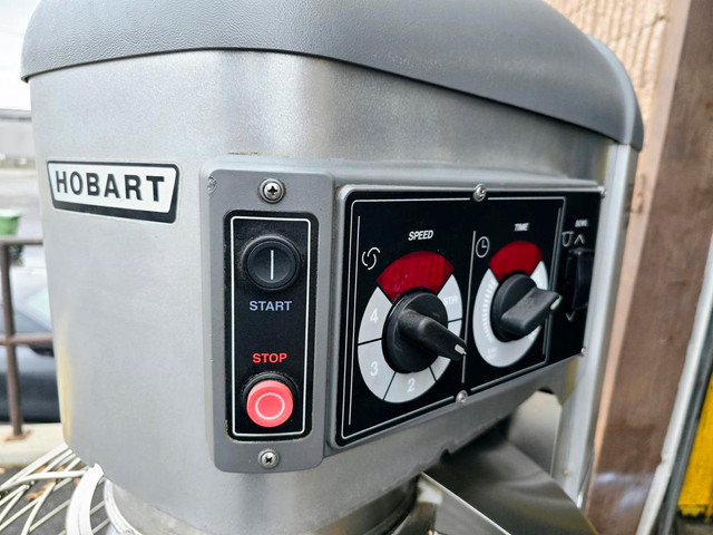 Hobart 140 Quart Legacy Mixer , MINT CONDITION . Melangeur , Malaxeur HL1400 dans Autres équipements commerciaux et industriels - Image 4