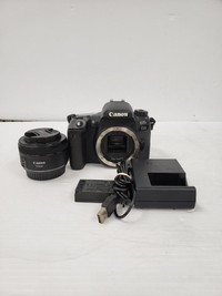 (I-30986) Canon 77D DSLR Camera