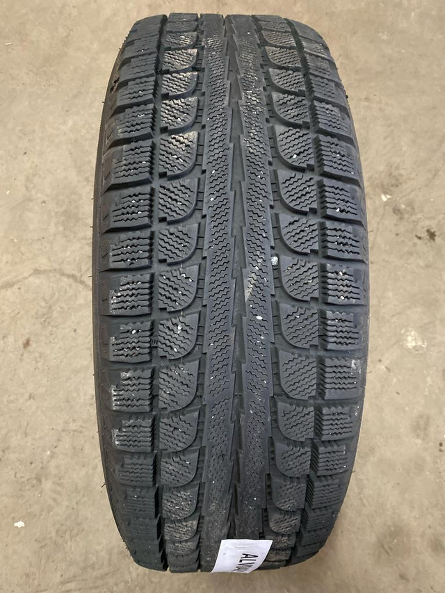 4 pneus dhiver P235/60R18 107S Maxtrek Trek M7 20.0% dusure, mesure 8-7-10-8/32 in Tires & Rims in Québec City