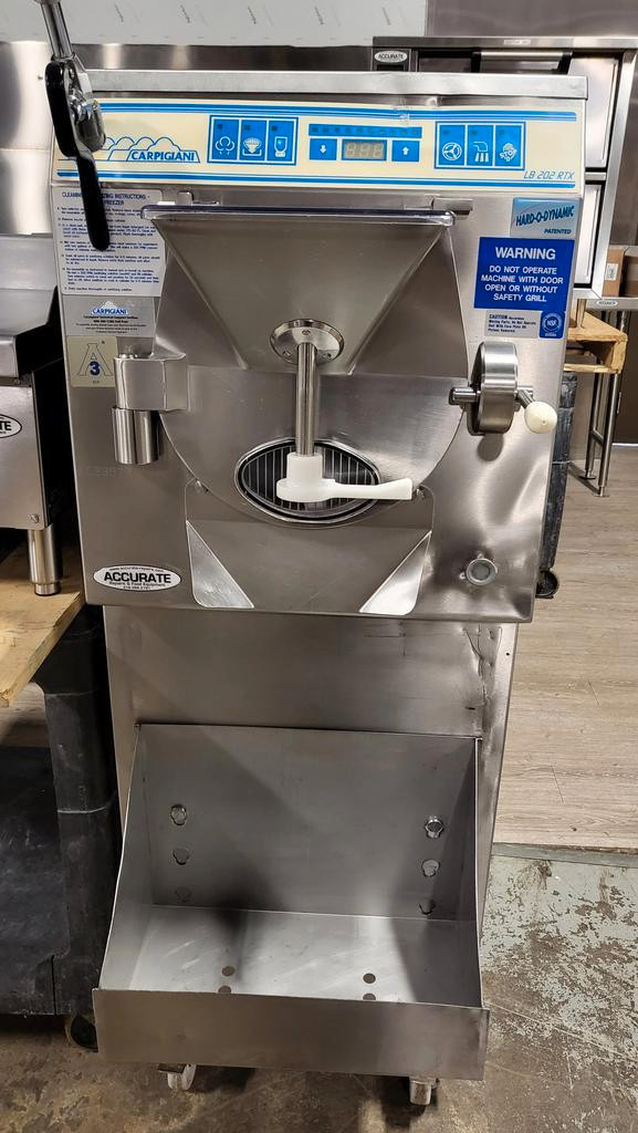 Carpigiani compact standing batch freezer- LB202-G RENT to Own $155 per week / 1 Year rental dans Équipement de cuisine industrielle