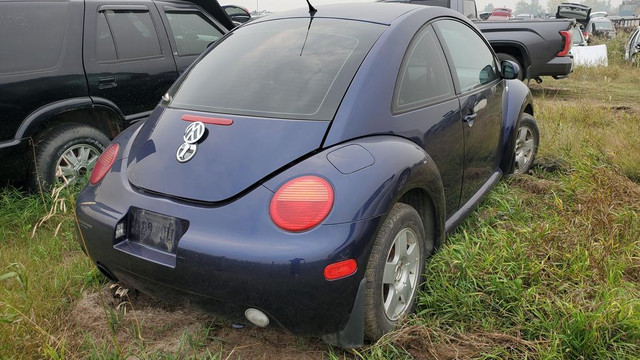Parting out WRECKING: 2002 Volkswagen Beetle TDI in Other Parts & Accessories in Hamilton - Image 3