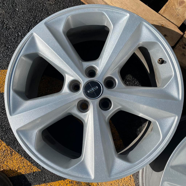 18 pouces 5x108 Lincoln / Ford original + sensors in Tires & Rims in Laval / North Shore