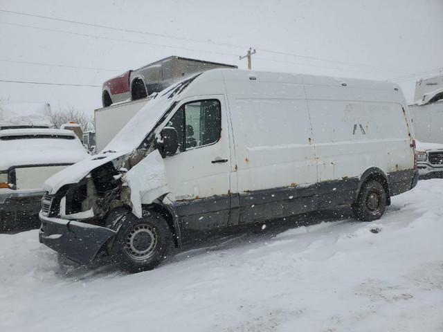2007 Dodge Sprinter Van 2500 3.0L 170 Wheel Base RWD For Parting Out in Auto Body Parts in Alberta