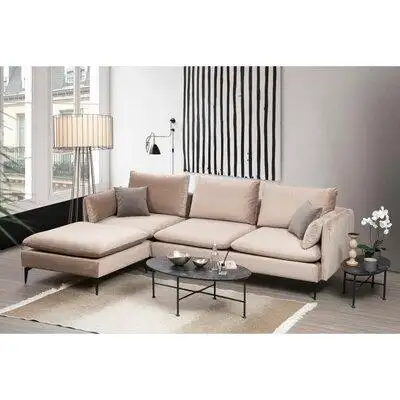 Moderne et unique ce canapé est exactement ce dont votre maison a besoin. Vous pouvez ajouter du sty...