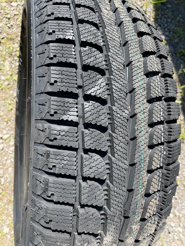 4 pneus dhiver neufs P235/65R17 108S Maxtrek Trek M7 in Tires & Rims in Québec City - Image 2