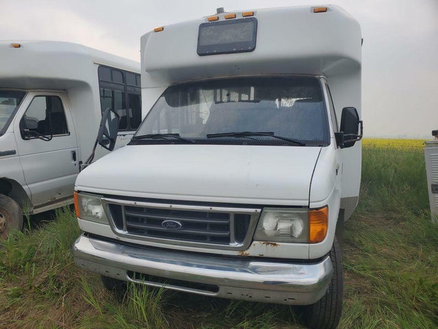 2006 Ford E-450 Commercial Cutaway Van 6.0L diesel For Parting Out in Auto Body Parts in Saskatchewan
