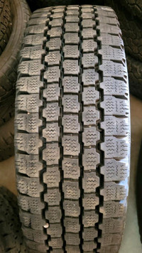 4 pneus dhiver LT225/75R16 115/112Q Bridgestone Blizzak W965 27.5% dusure, mesure 12-12-13-12/32