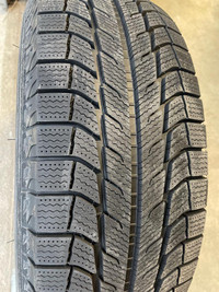 4 pneus dhiver neufs P245/70R17 110T Michelin X-ice Xi2