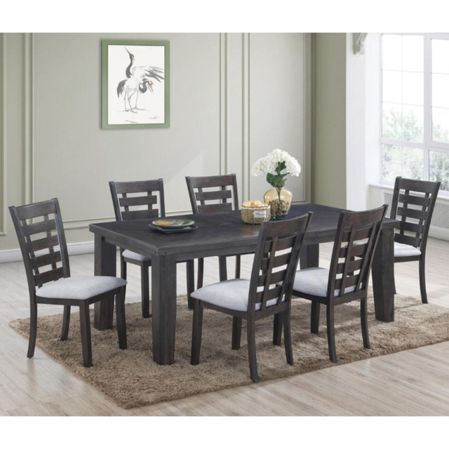 Extendable Dining Table Set in Dining Tables & Sets in Québec