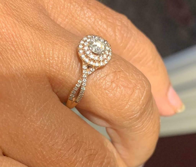 Brand New Twisted Double Halo Natural Diamonds Engagement Ring in Rose Gold with Certificate ( Size 6 ) in Jewellery & Watches in Markham / York Region