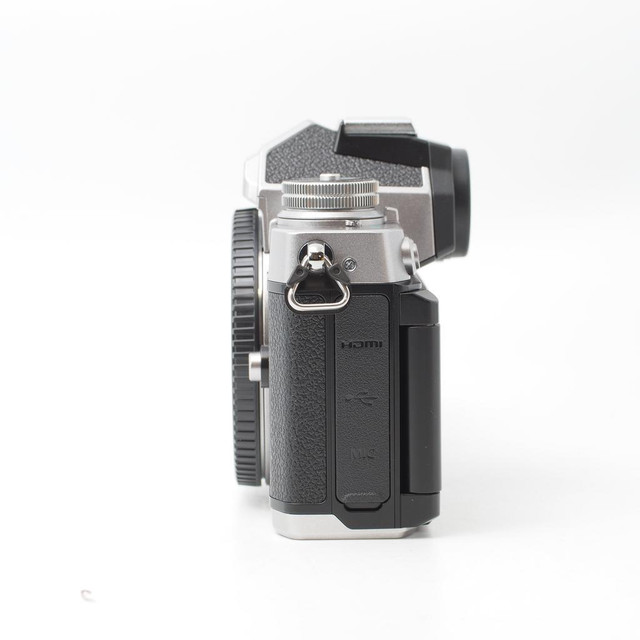 Nikon Z fc Kit (w/ Z 28mm f/2.8 SE) (Full Warranty) (Shutter Count- 4)(Open Box) (ID - C-821) in Cameras & Camcorders - Image 2