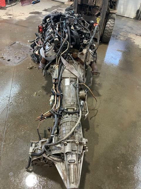 2005 GMC 5.3 L59  LM7   ENGINE WITH  4L60E TRANSMISSION  AND TRANSFERCASE 4X4 in Engine & Engine Parts - Image 4