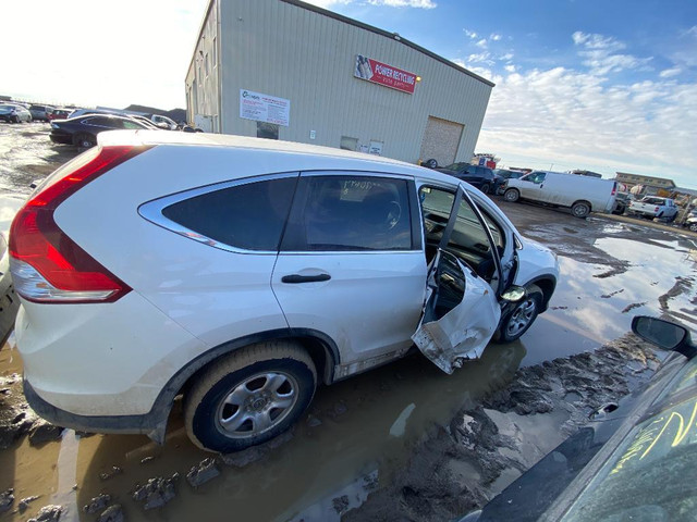2014 HONDA CR-V: ONLY FOR PARTS in Auto Body Parts - Image 4
