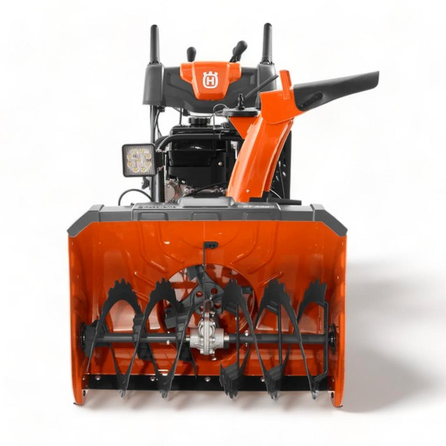 HOC HUSQVARNA ST330 30 INCH RESIDENTIAL SNOW BLOWER + SUBSIDIZED SHIPPING dans Outils électriques - Image 2