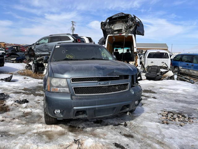 2010 Chevrolet Suburban 1500 5.3L 4WD for Parting Out in Auto Body Parts in Saskatchewan - Image 2