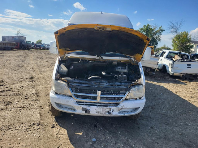 2005 Dodge Sprinter 2500 158 Weelbase For Parting Out in Auto Body Parts in Saskatchewan - Image 4