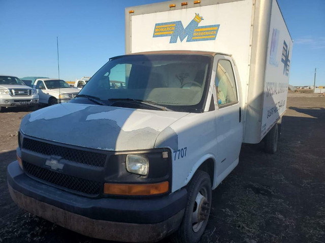 2006 Chevrolet 3500 Cutaway 6.6L Diesel For Parting out in Auto Body Parts in Saskatchewan - Image 4