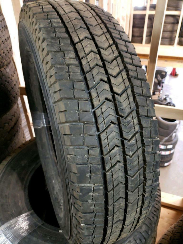 4 pneus d'été LT235/80/17 120/117R Michelin Primacy XC 15.5% d'usure, mesure 11-11-11-11/32 in Tires & Rims in Québec City - Image 3