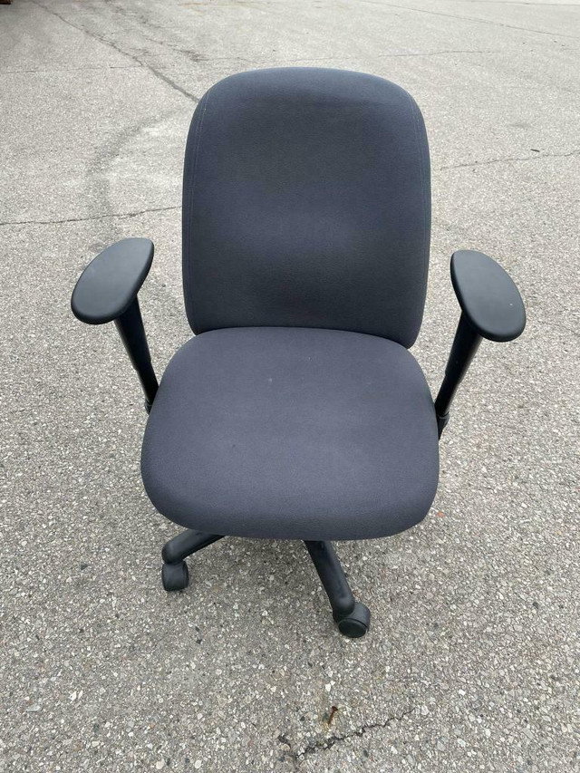Hart Task Chair in Excellent Condition-Call us now! in Chairs & Recliners in Toronto (GTA) - Image 4