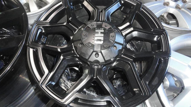 4 MAGS 17 POUCES 5X114.3 67.1 FAST HD A VENDRE in Tires & Rims in Québec