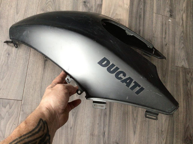2014 Ducati Diavel Tank Cover in Motorcycle Parts & Accessories - Image 4