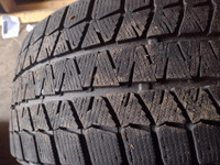 2 pneus d hiver 255/35r18 Bridgestone en très bon état