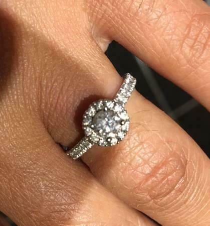 Natural Diamonds in White gold Engagement Ring (Size 6) with .31 Ct. Center Stone of Best Quality &amp; Official Certifi in Jewellery & Watches in Markham / York Region - Image 4