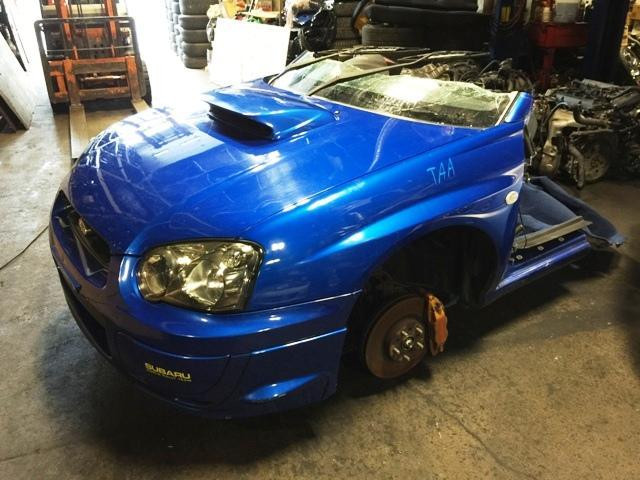 JDM SUBARU IMPREZA WRX STI VERSION 8 FRONT END NOSE CUT, HEADLIGHTS, BUMPER, FENDERS HOOD WITH SCOOP RADIATOR SUPPORT in Auto Body Parts in West Island - Image 2